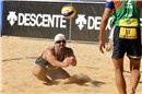 2010 FIVB World Tour best defensive player Rogers (USA) receives the Mikasa