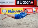 Todd Rogers from USA dives for the Mikasa.